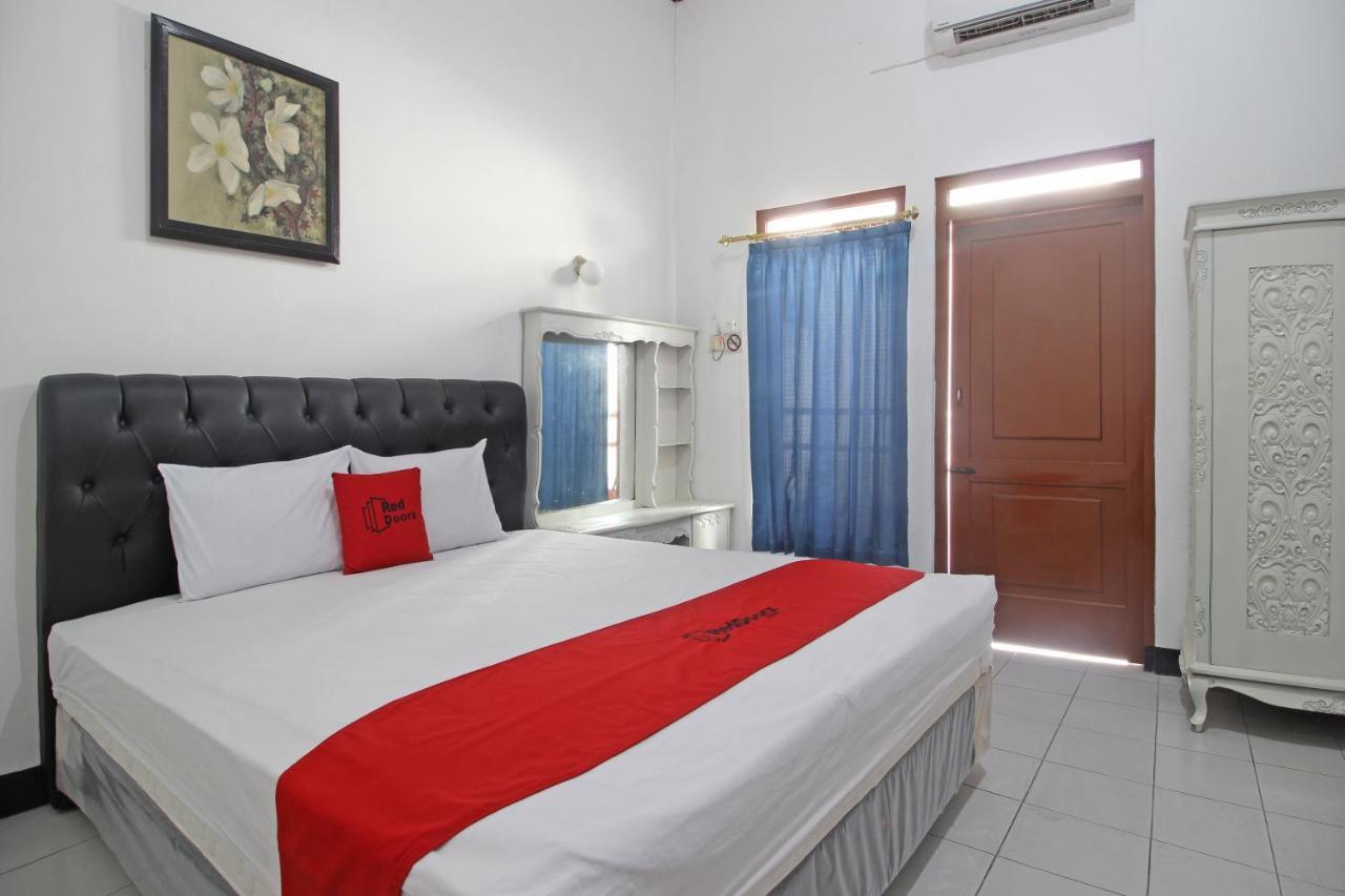 Reddoorz Plus @ Taman Siswa 3 Джокьякарта Экстерьер фото