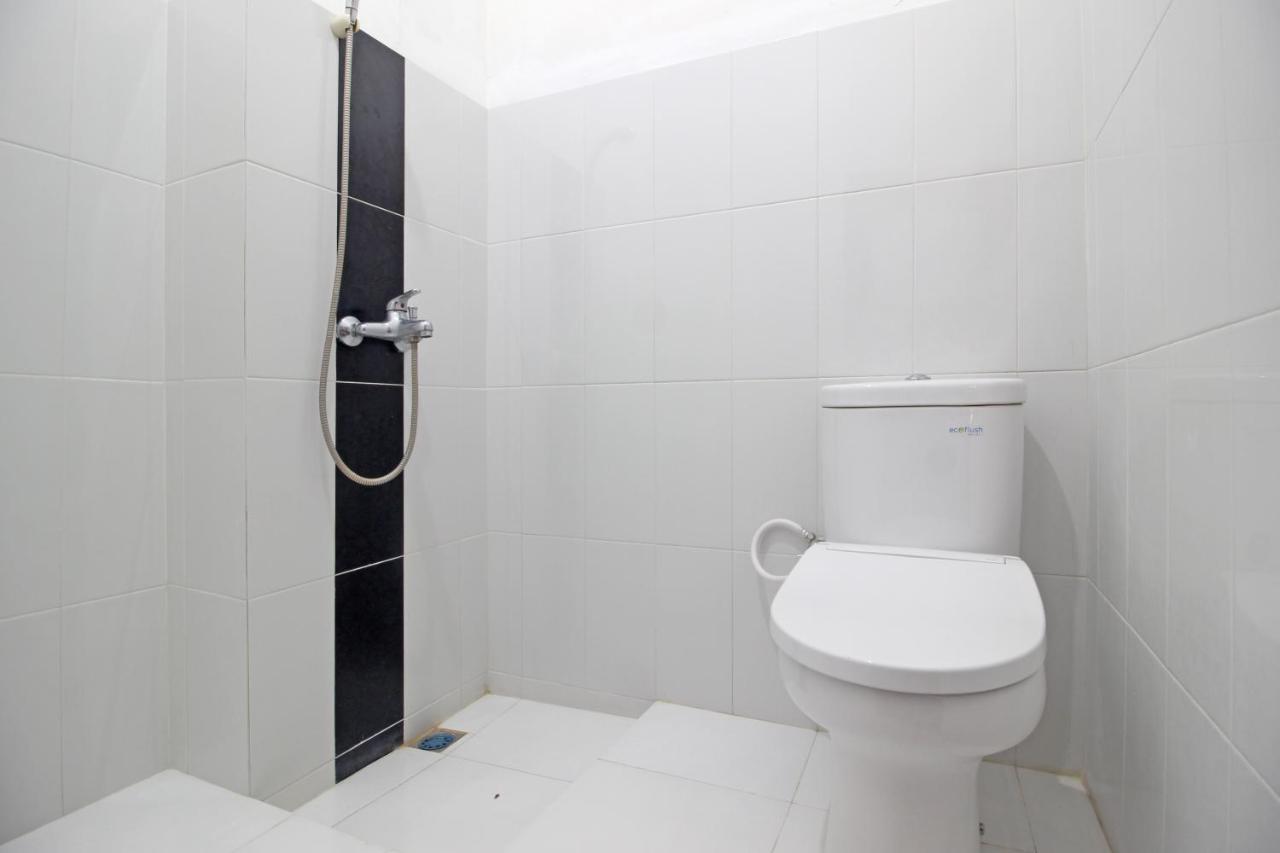 Reddoorz Plus @ Taman Siswa 3 Джокьякарта Экстерьер фото