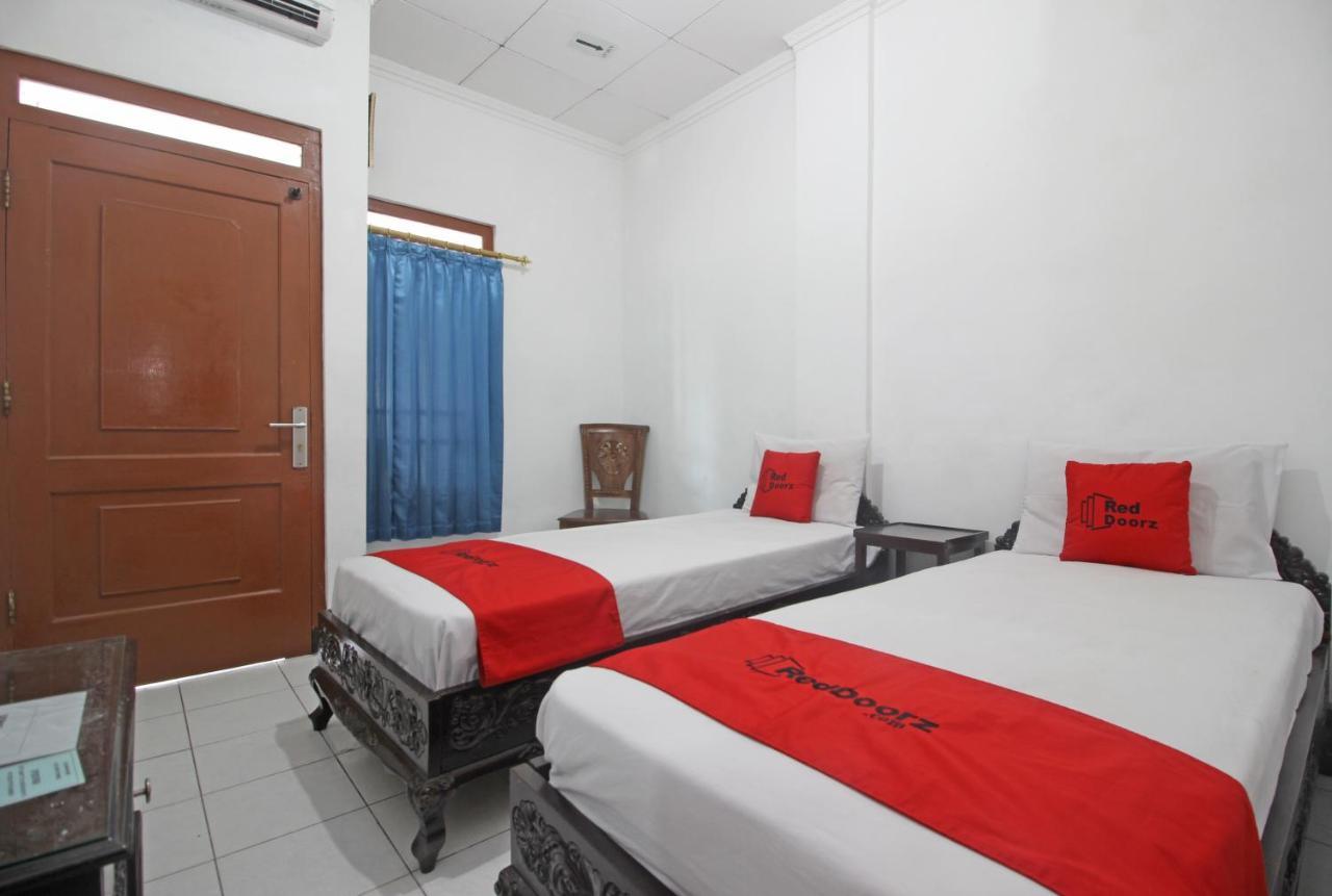 Reddoorz Plus @ Taman Siswa 3 Джокьякарта Экстерьер фото