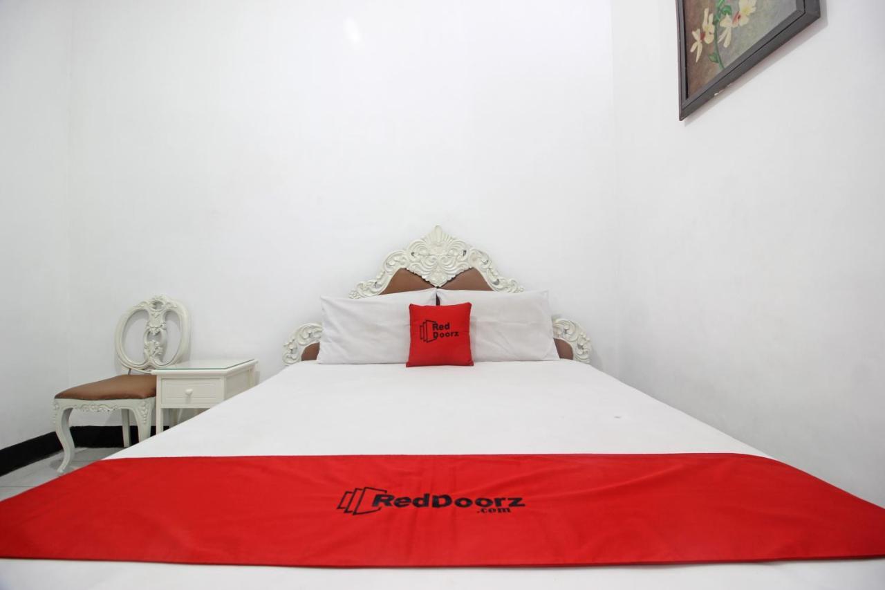 Reddoorz Plus @ Taman Siswa 3 Джокьякарта Экстерьер фото