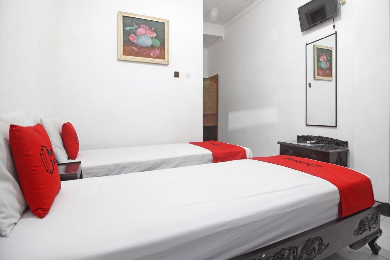 Reddoorz Plus @ Taman Siswa 3 Джокьякарта Экстерьер фото