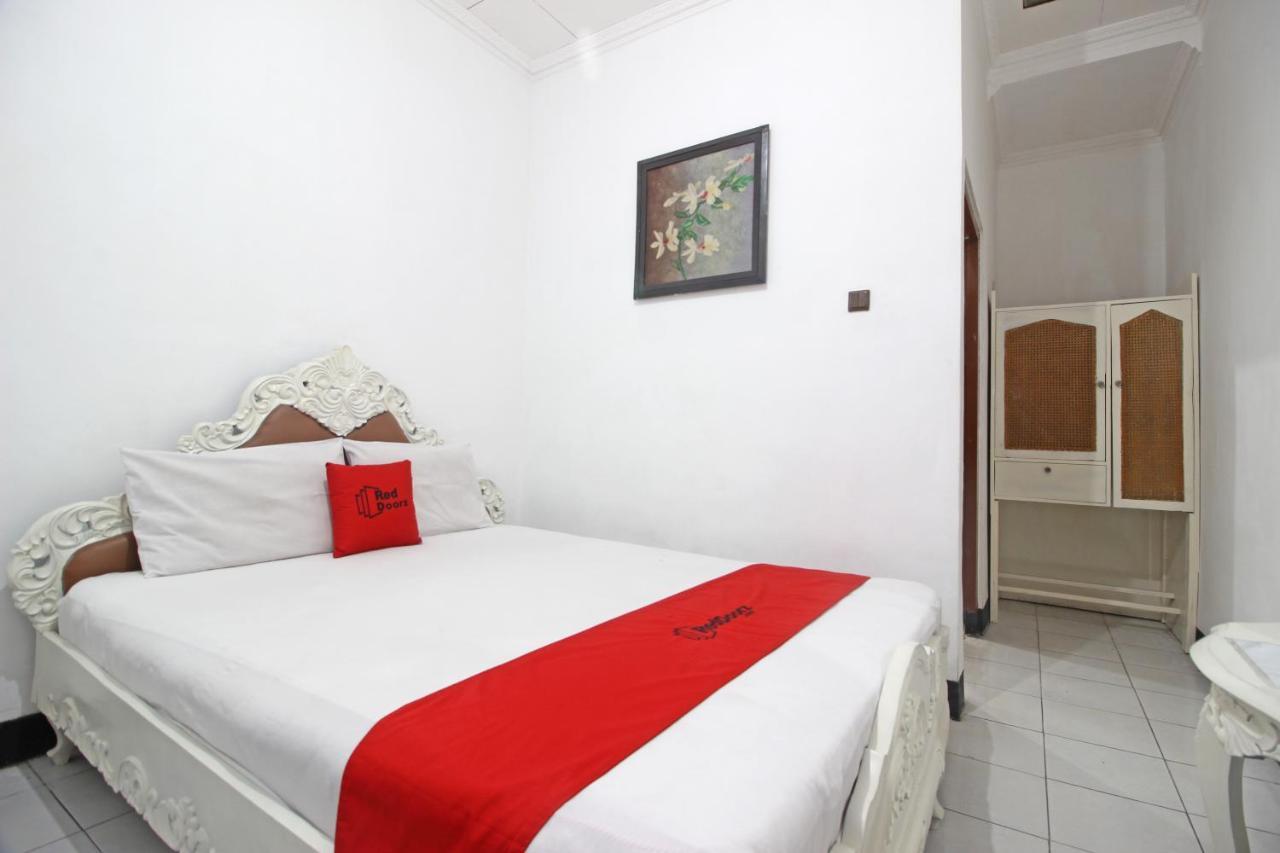Reddoorz Plus @ Taman Siswa 3 Джокьякарта Экстерьер фото
